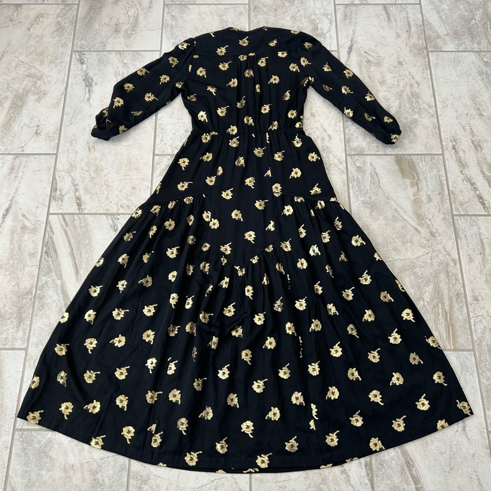 Warm NY Ladyland Maxi Dress
Black Metallic Gold
Long Sleeve
Size 1 Small
$575 - Picture 10 of 13